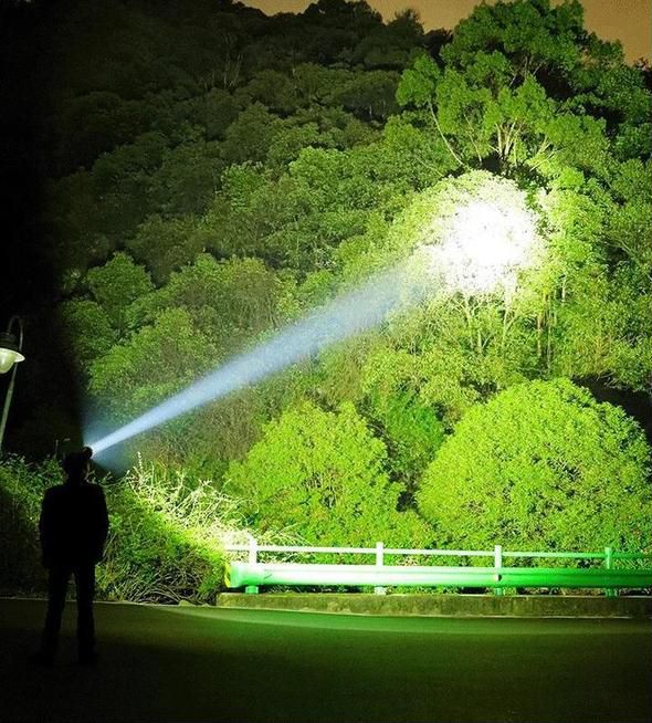 🔦 60% OFF! 🎉 90000 Lumen Rechargeable Flashlight – Extreme Brightness. Waterproof & Long Battery Life 📦